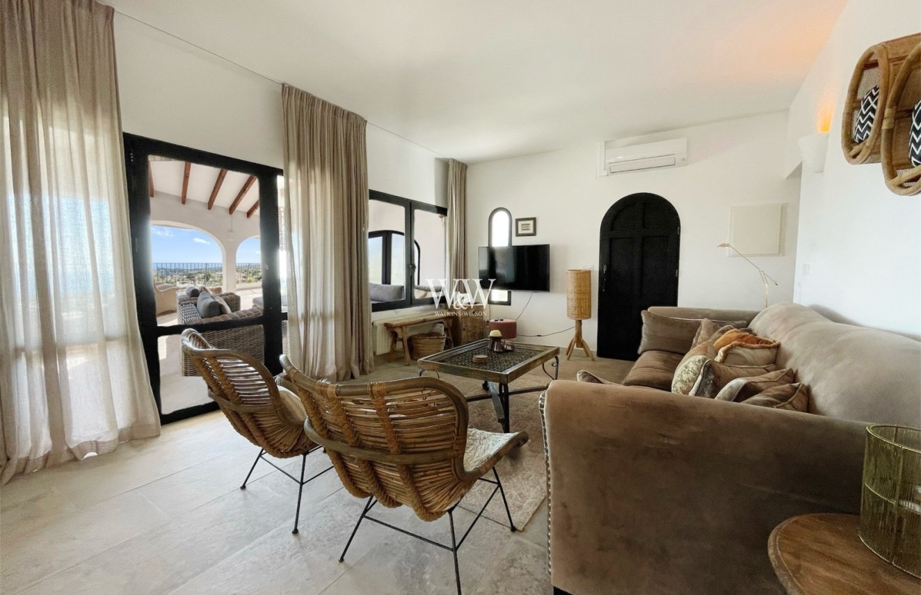 Resale - Villa -
Moraira - Benimeit