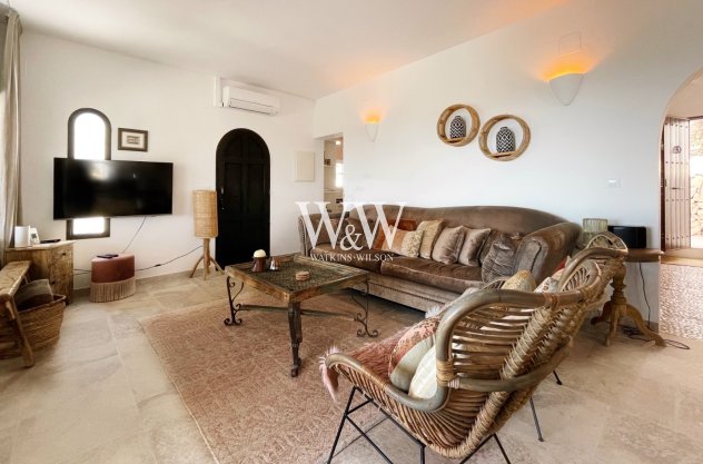 Resale - Villa -
Moraira - Benimeit