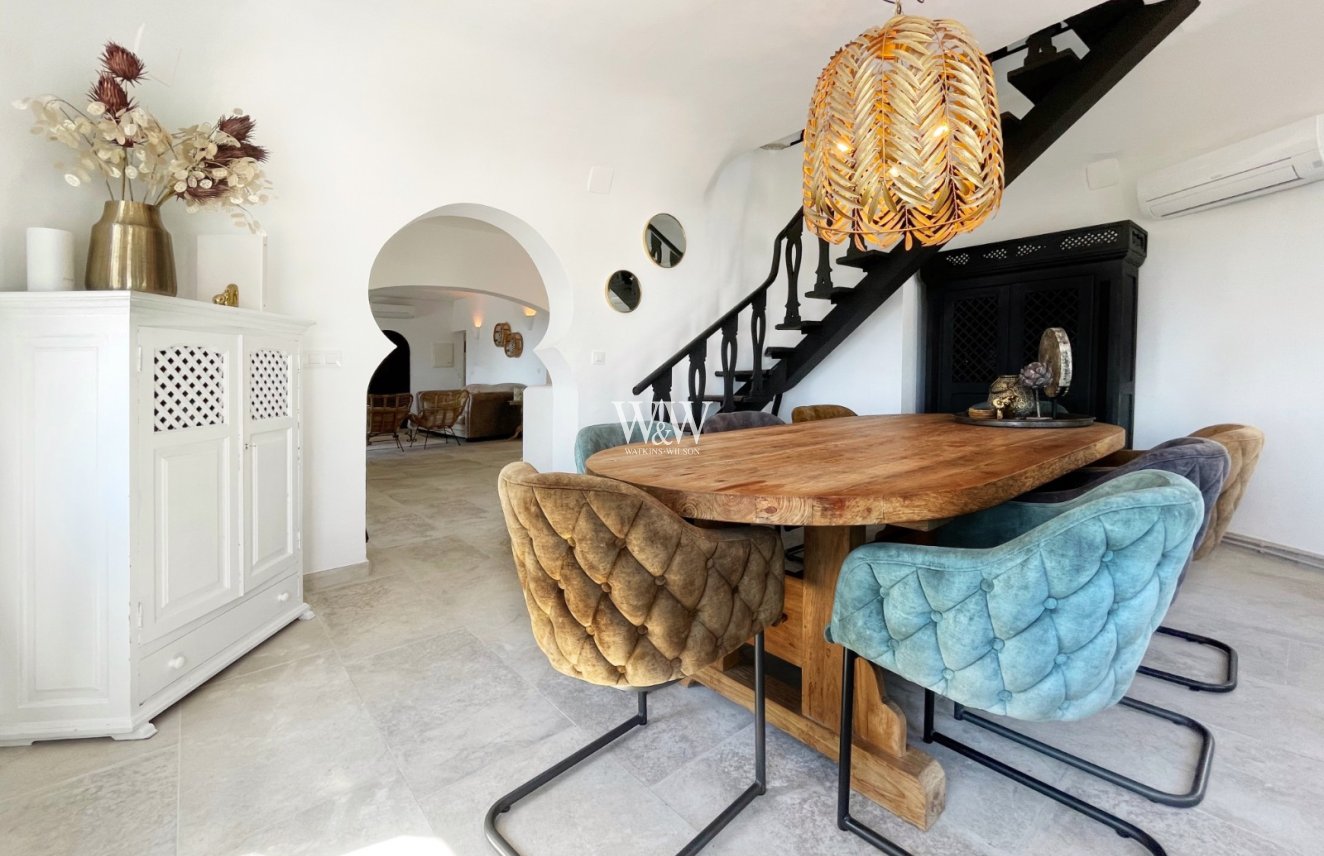 Resale - Villa -
Moraira - Benimeit