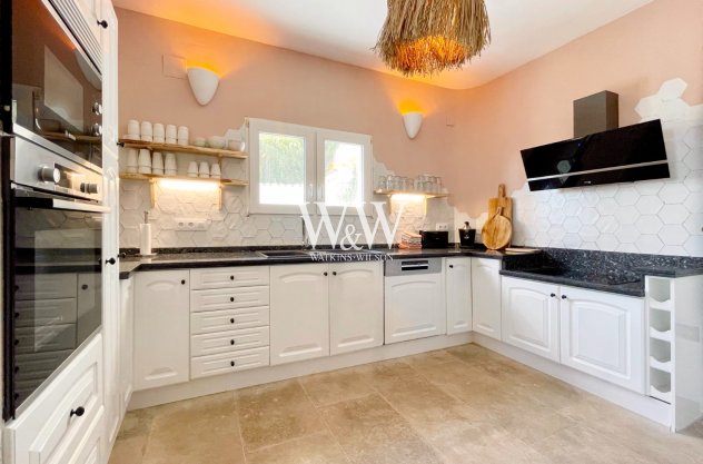 Resale - Villa -
Moraira - Benimeit