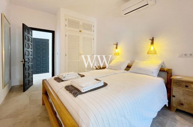 Resale - Villa -
Moraira - Benimeit