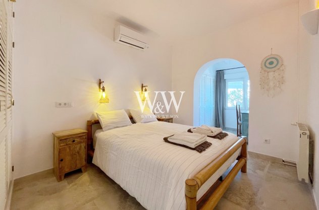 Resale - Villa -
Moraira - Benimeit