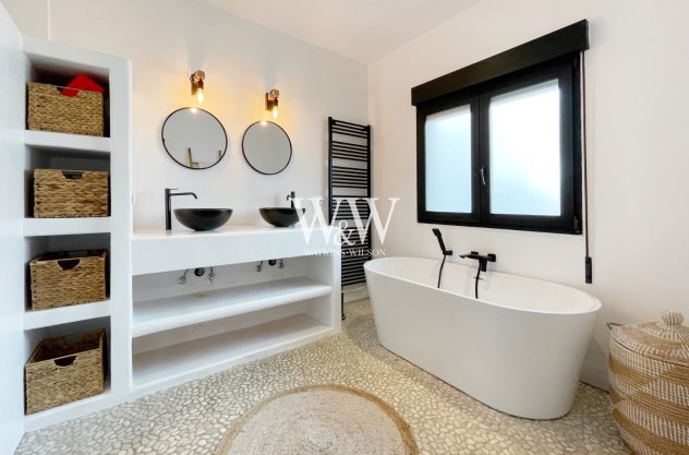 Resale - Villa -
Moraira - Benimeit