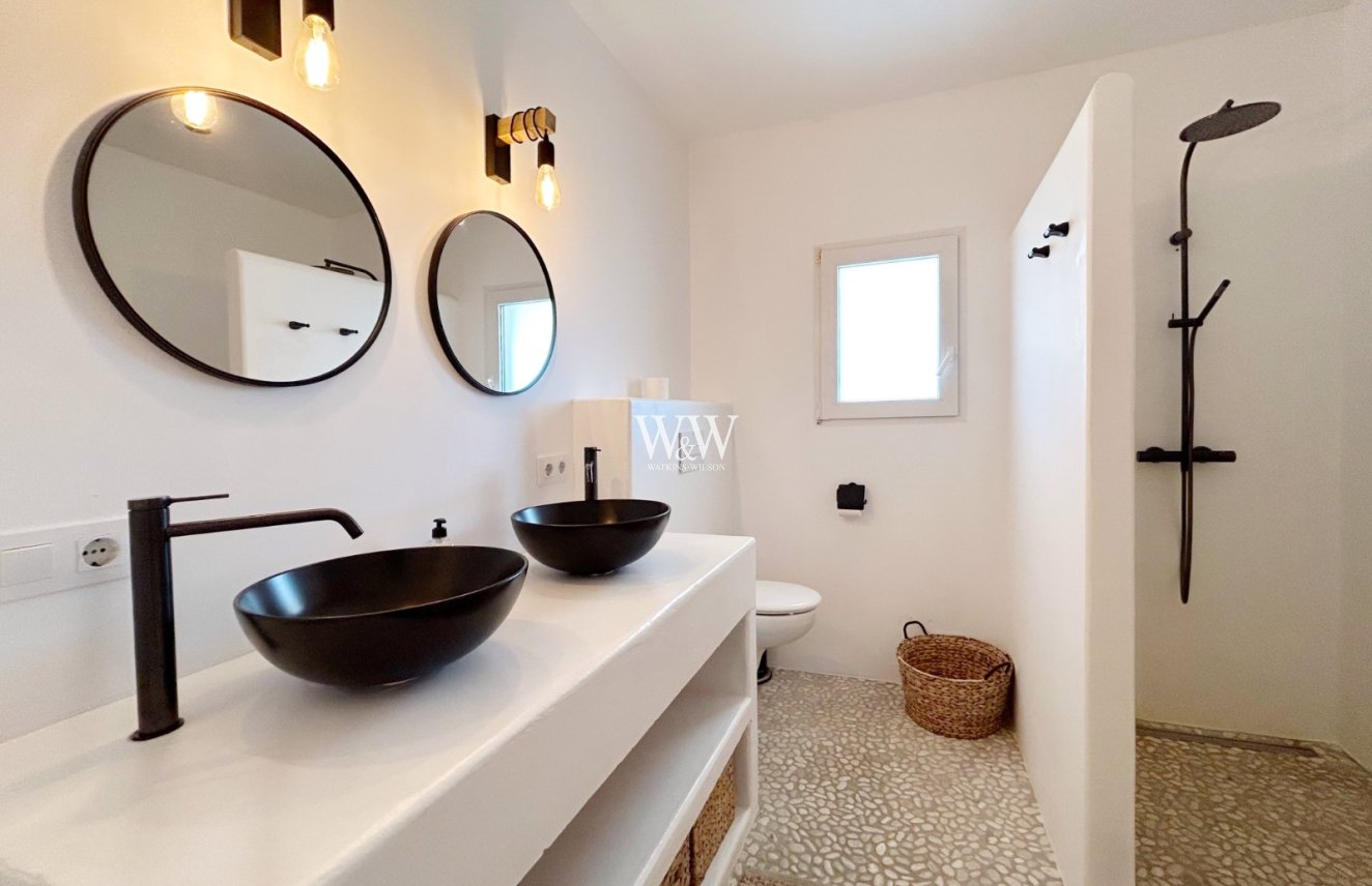 Resale - Villa -
Moraira - Benimeit