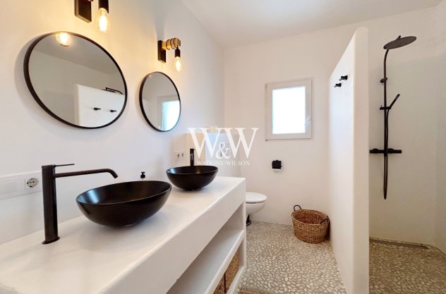 Resale - Villa -
Moraira - Benimeit