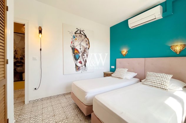 Resale - Villa -
Moraira - Benimeit