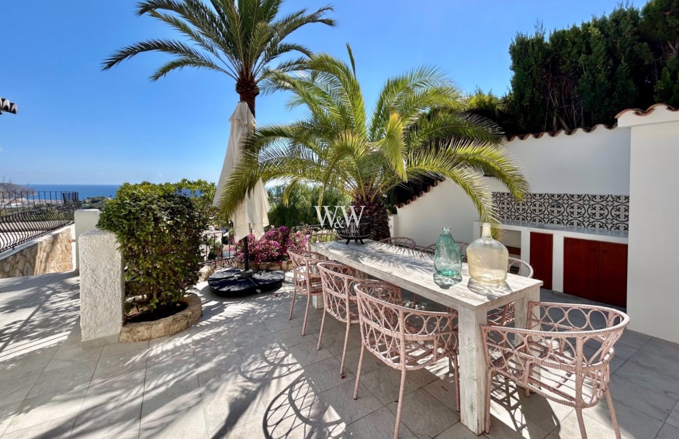 Resale - Villa -
Moraira - Benimeit