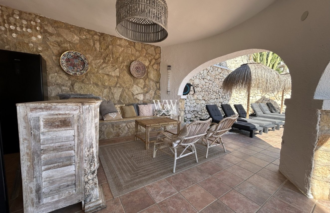 Resale - Villa -
Moraira - Benimeit