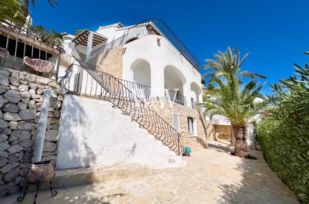 Resale - Villa -
Moraira - Benimeit