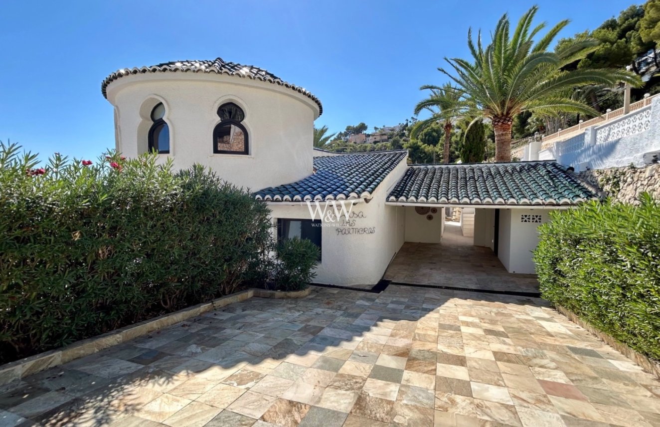 Resale - Villa -
Moraira - Benimeit