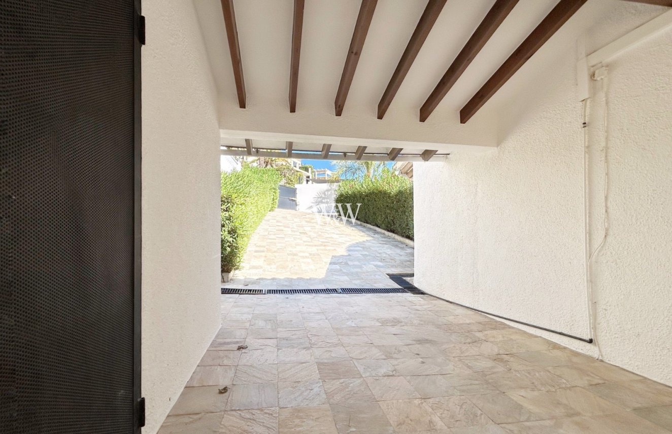 Resale - Villa -
Moraira - Benimeit
