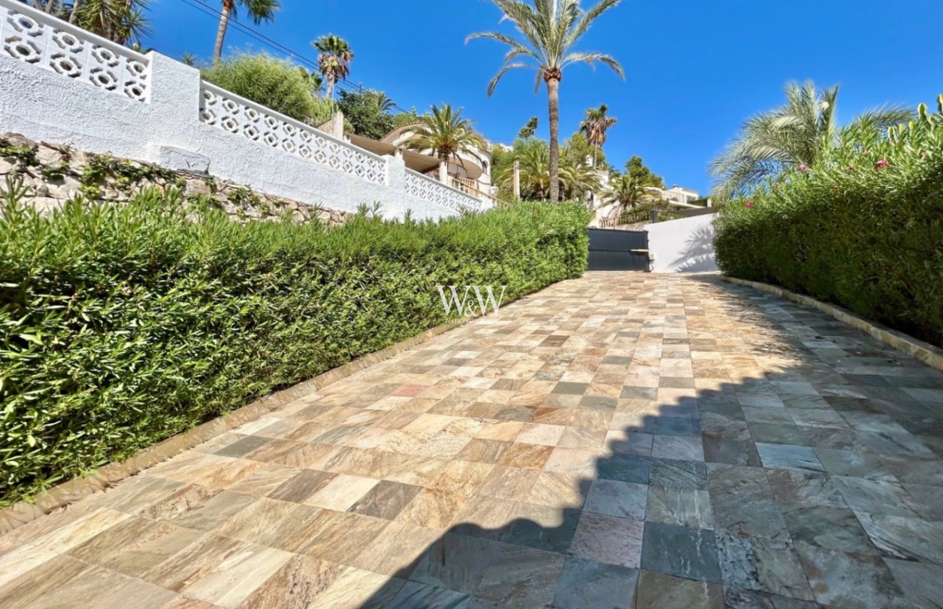 Resale - Villa -
Moraira - Benimeit