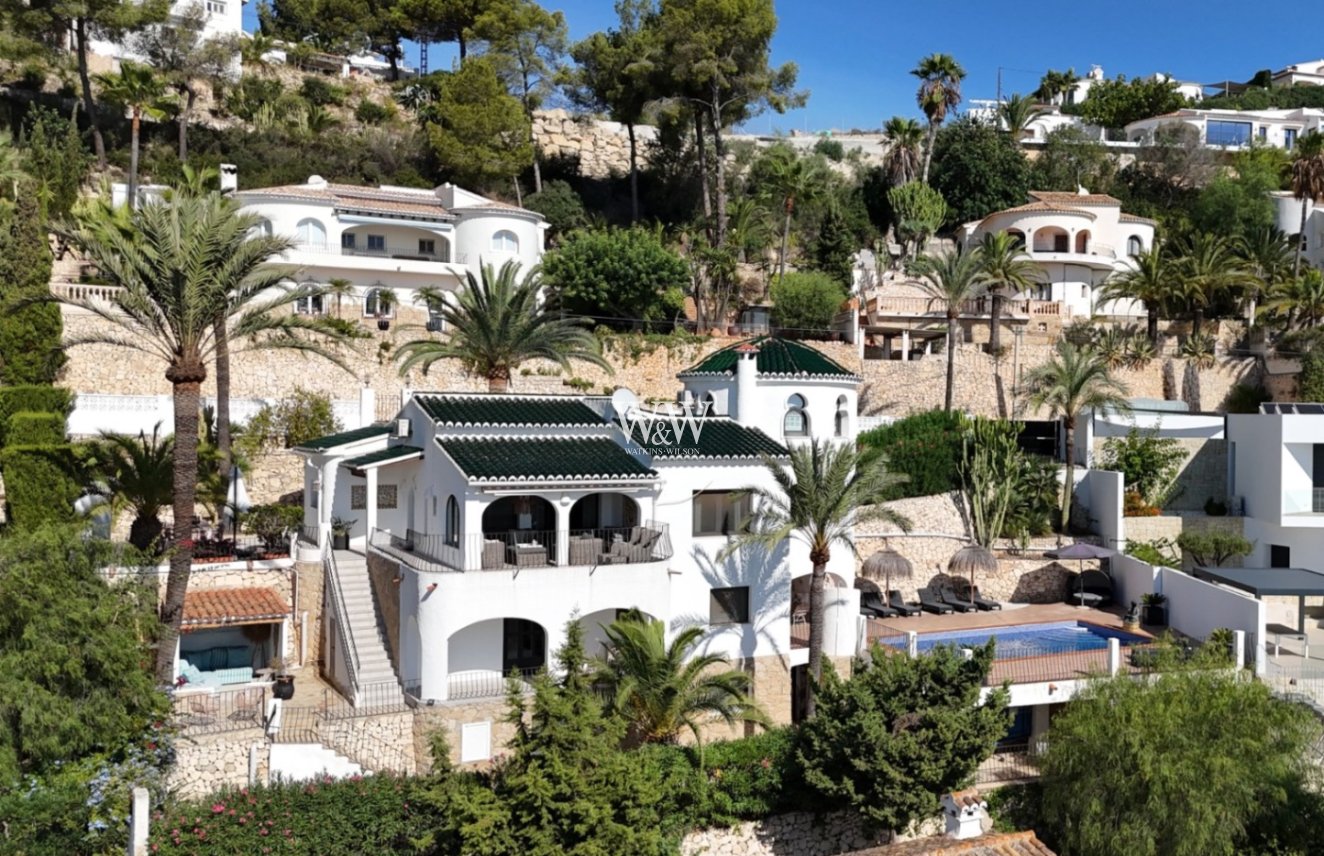 Resale - Villa -
Moraira - Benimeit