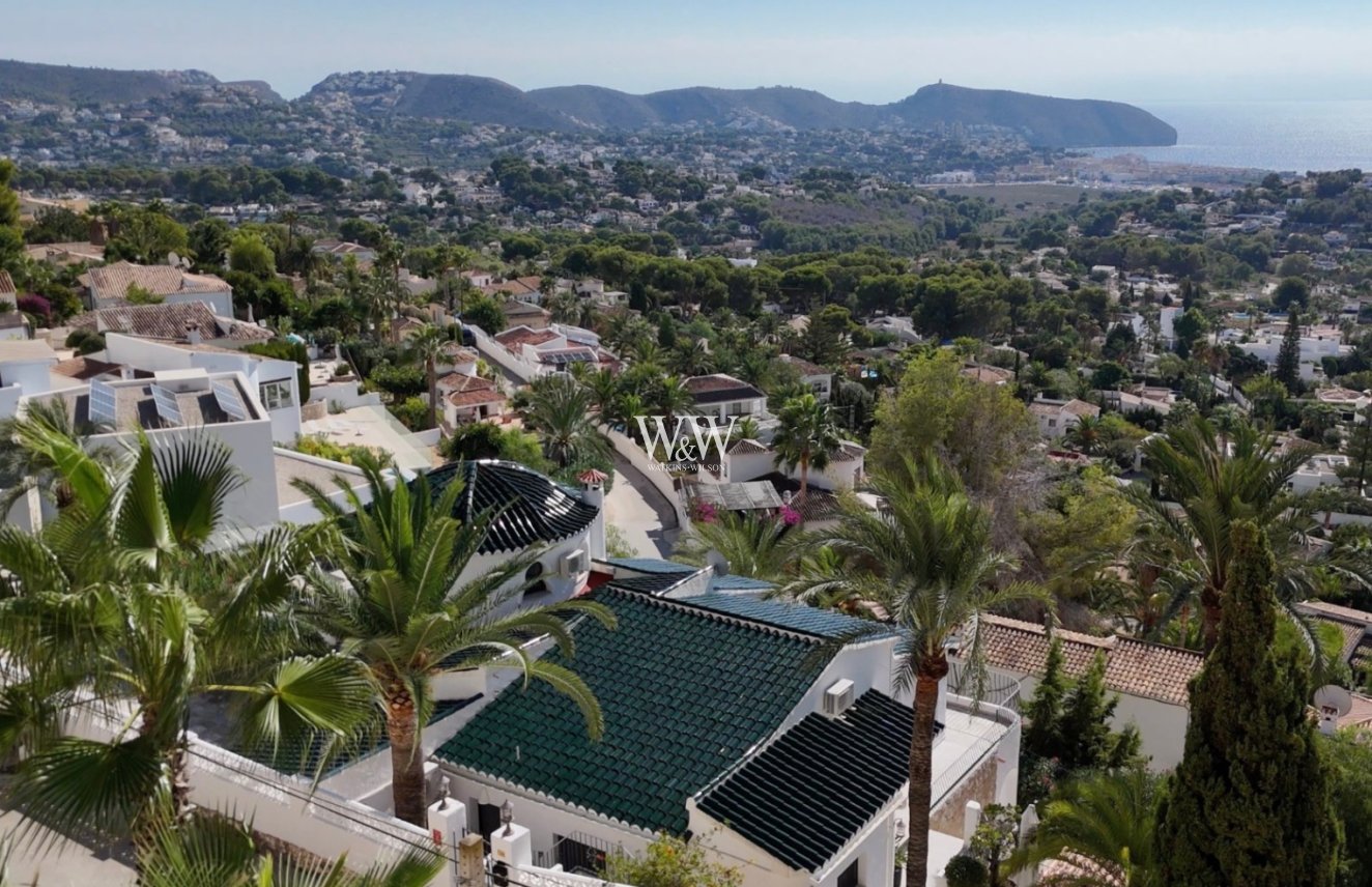 Resale - Villa -
Moraira - Benimeit