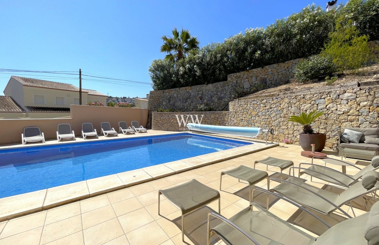 Space for sunloungers alongside the pool