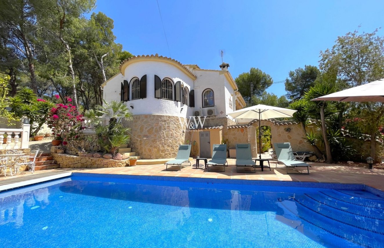 Resale - Villa -
Moraira - Benimeit