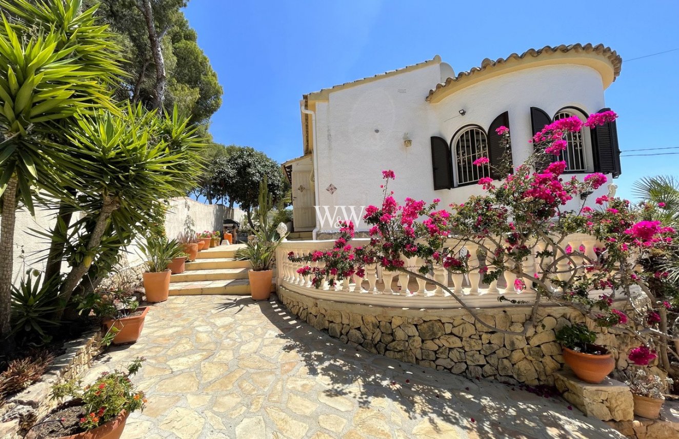 Resale - Villa -
Moraira - Benimeit