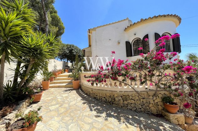 Resale - Villa -
Moraira - Benimeit