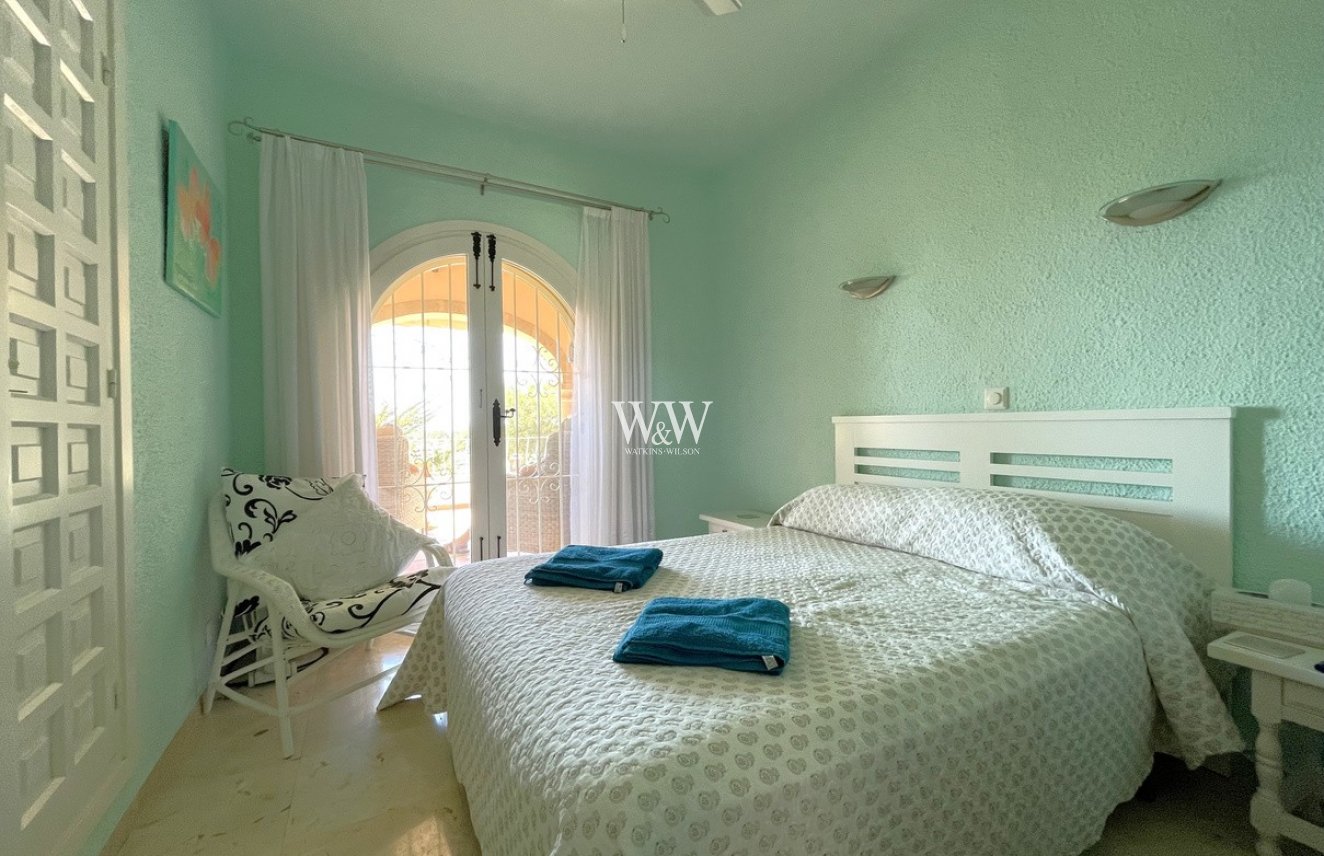 Resale - Villa -
Moraira - Benimeit