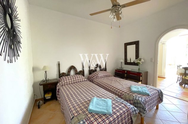 Resale - Villa -
Moraira - Benimeit