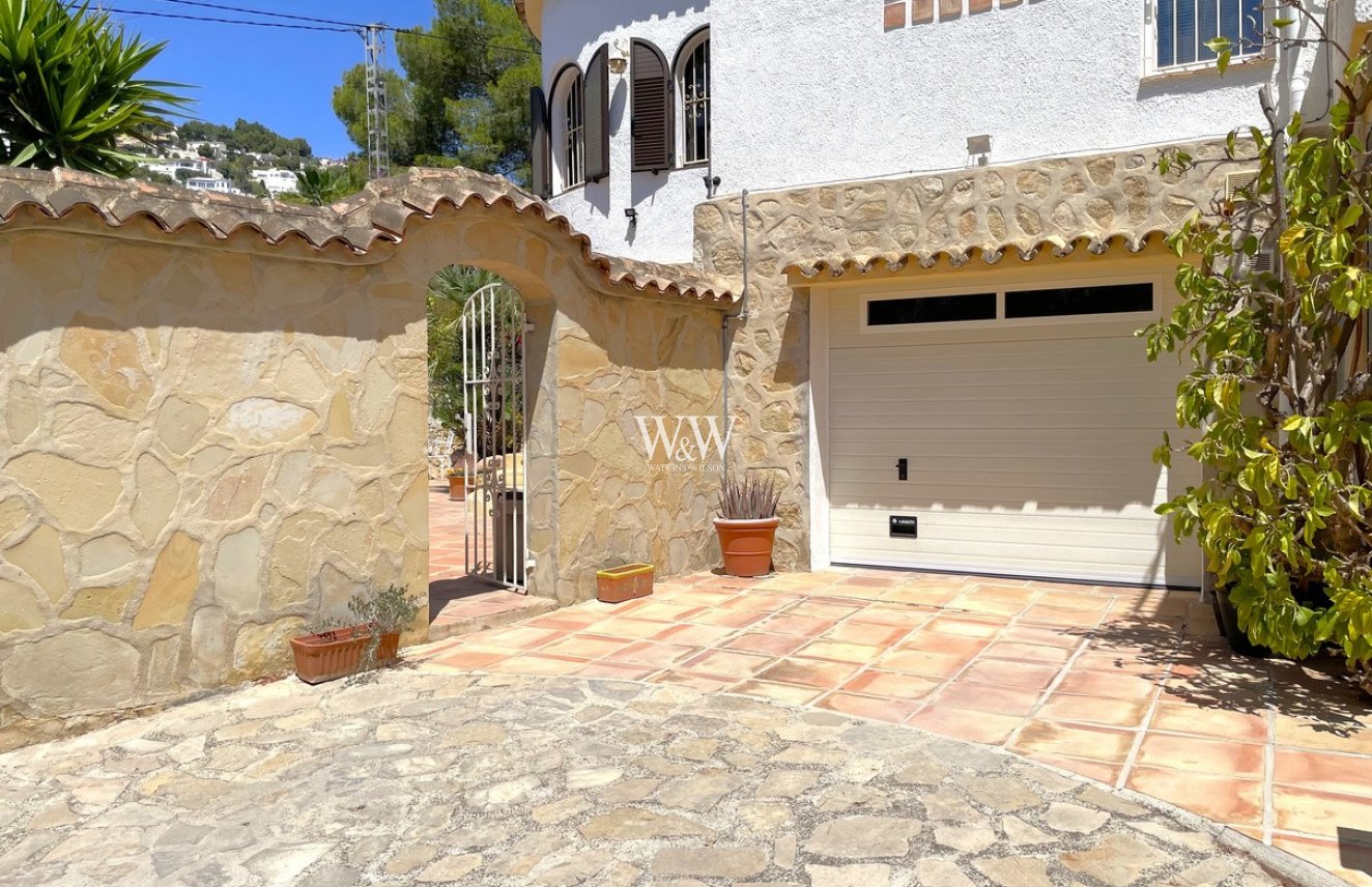 Resale - Villa -
Moraira - Benimeit