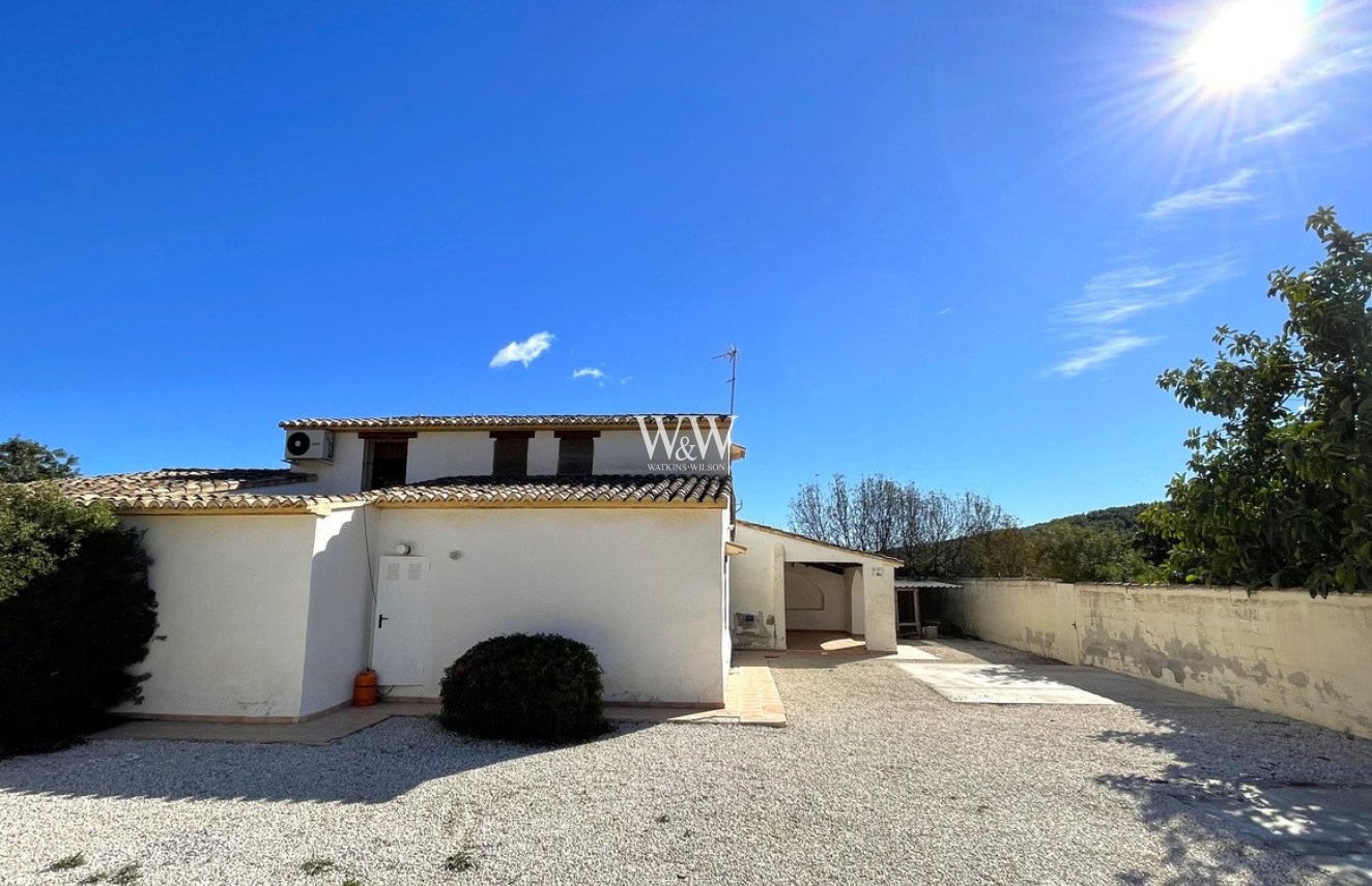 Driveway around the finca