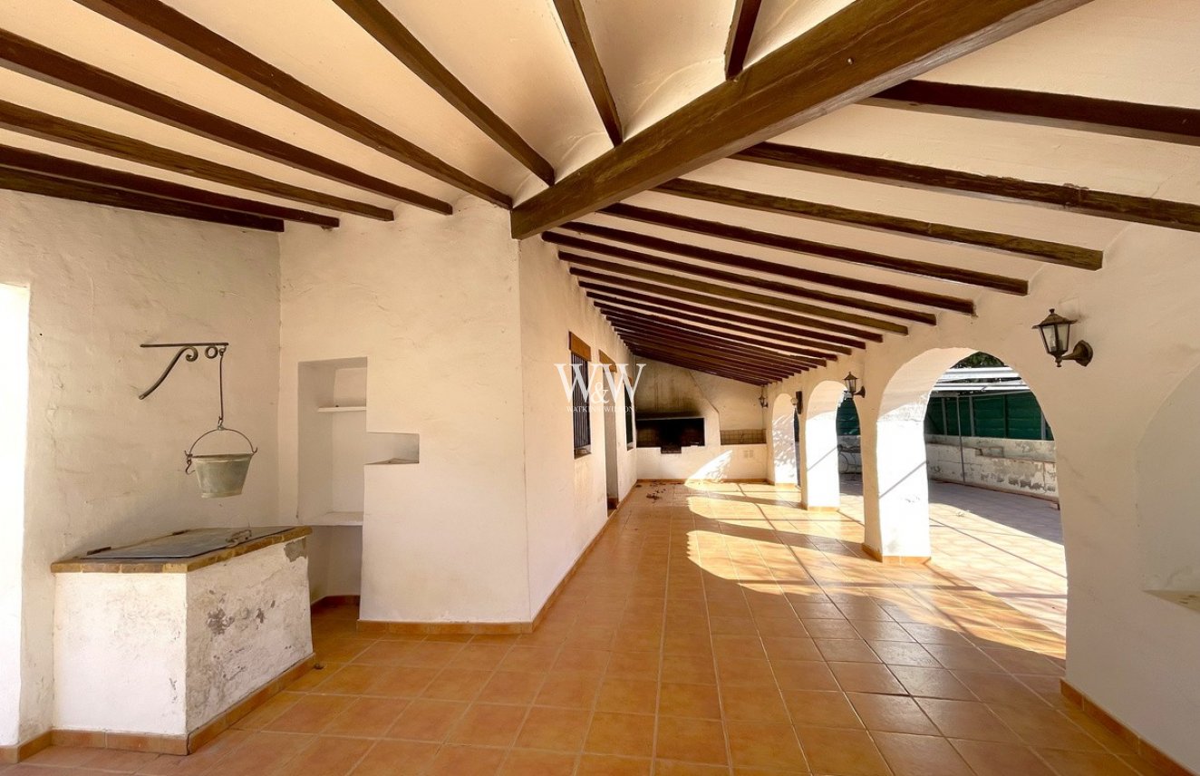 Large covered terrace with beamed roof