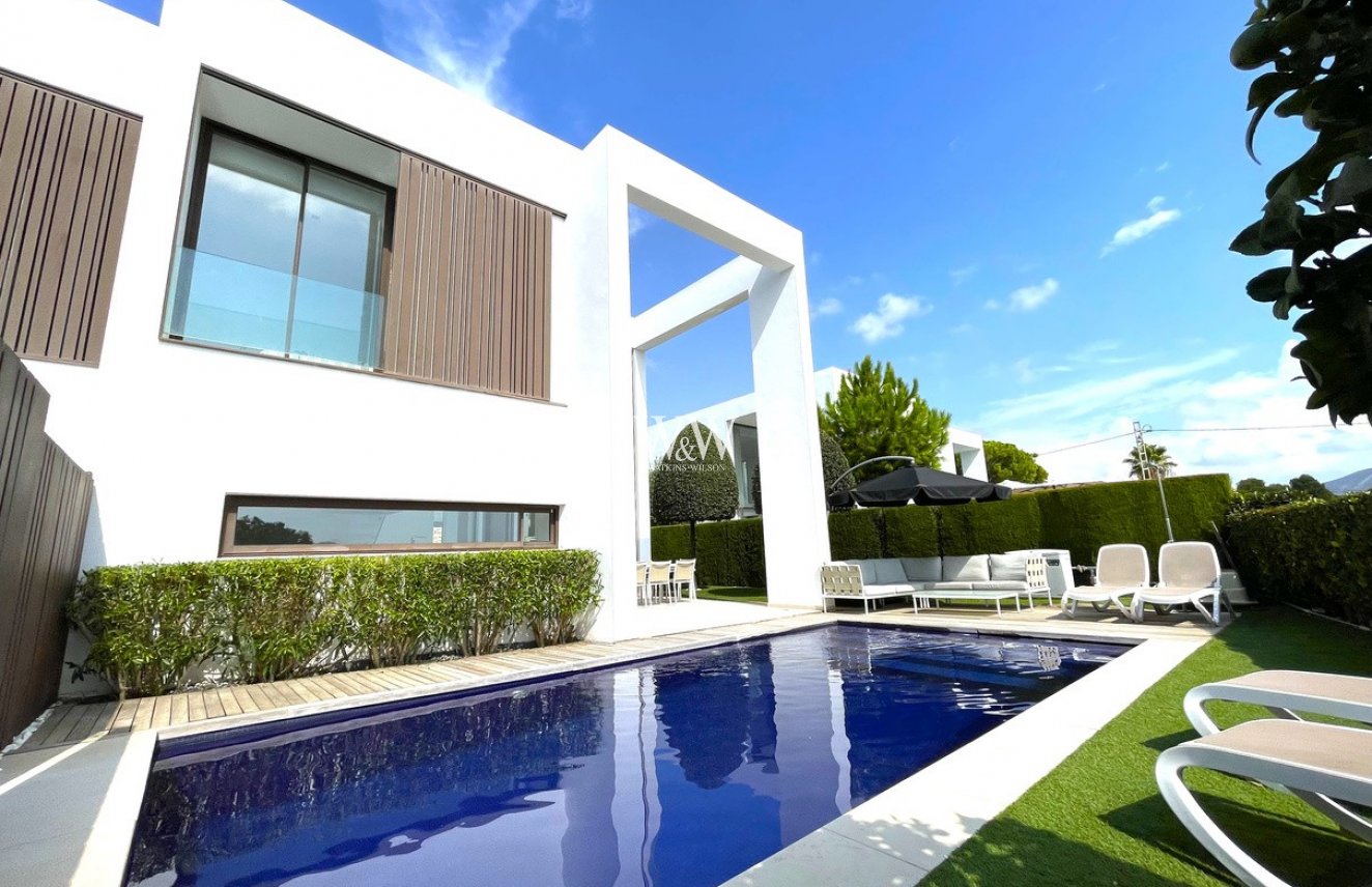 Resale - Villa -
Moraira