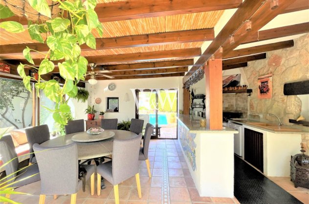 Dining room with opening to kitchen