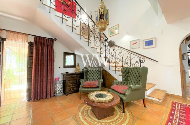 ample entrance hall with staircase