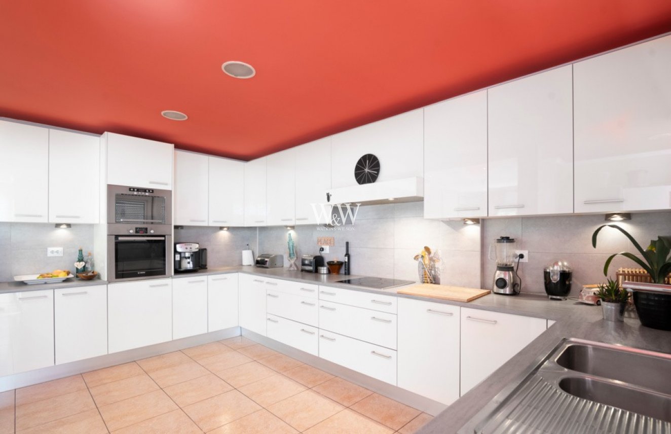 Large fully equipped kitchen with breakfast bar to the dining area